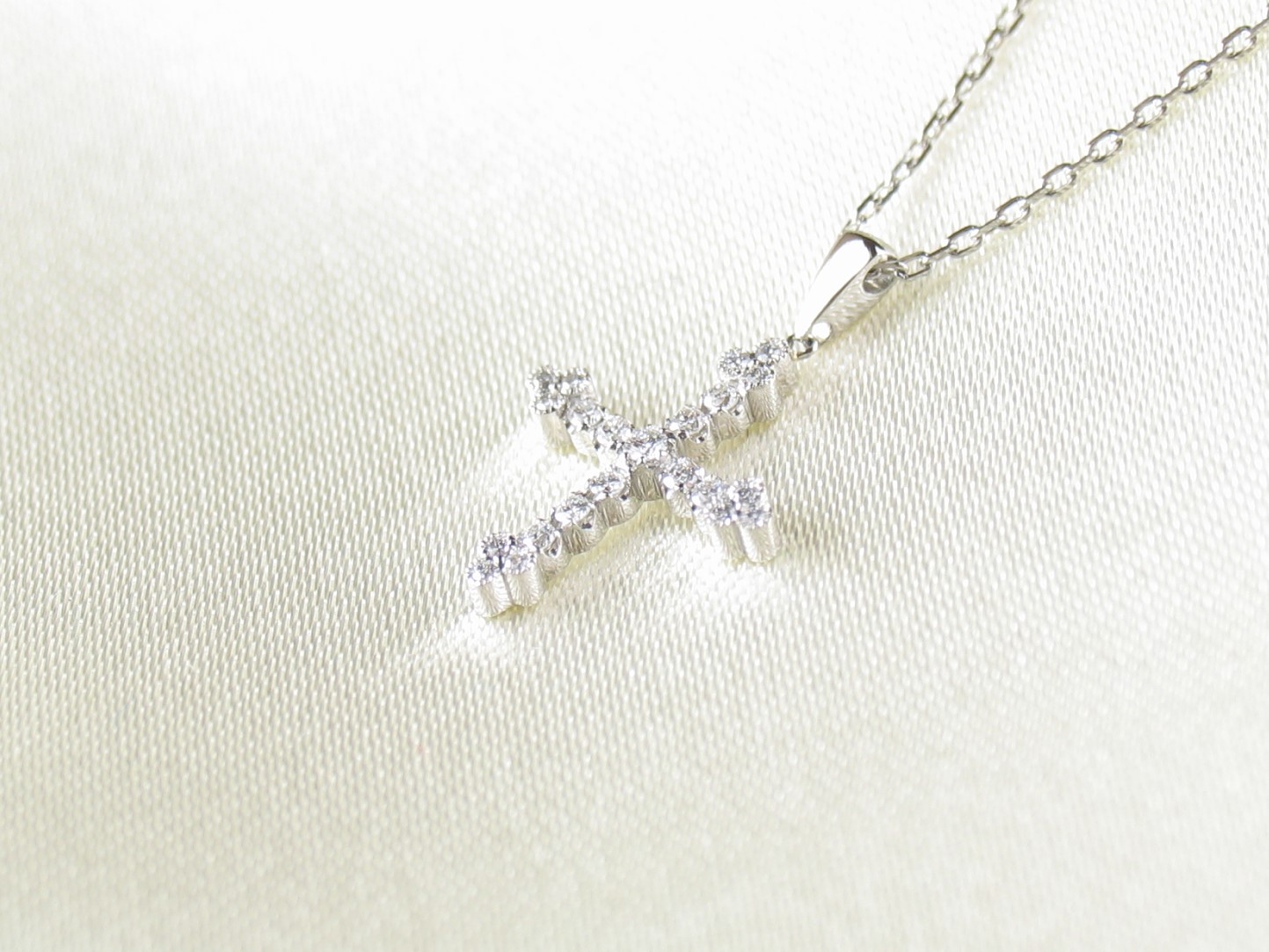 sexyround D cross necklace k18wg/diamond(セクシーラウンド D クロス ネックレス k18ホワイトゴールド/ダイヤ)